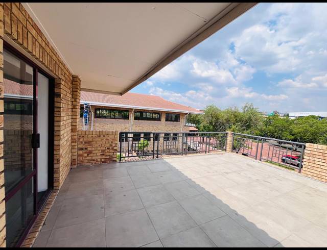 1,460M² OFFICE TO LET IN VORNA VALLEY